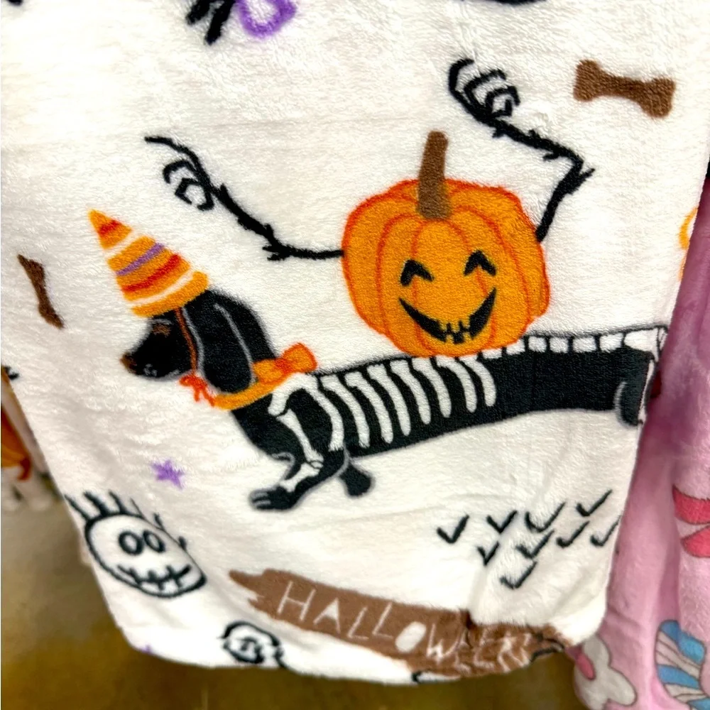 NEW Trick or Treat DACHSHUND Halloween Blanket - White and Orange